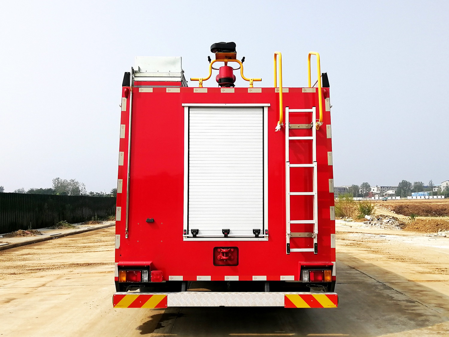 慶鈴重卡6立方泡沫消防車