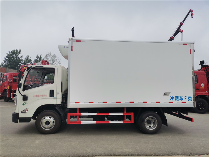 江鈴凱運(yùn)4.2米肉鉤冷藏車
