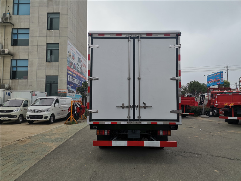 江鈴凱運(yùn)4.2米肉鉤冷藏車