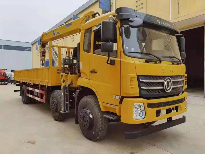 東風(fēng)前四后四隨車吊新品上市