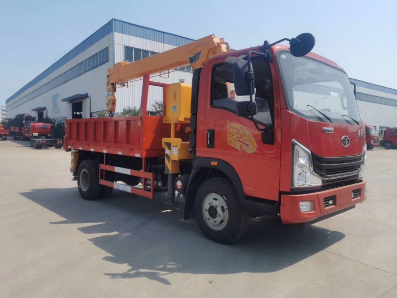 重汽豪曼貨箱4.05米小黃牌隨車吊