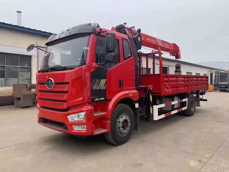 解放單橋三一8噸吊機(jī)