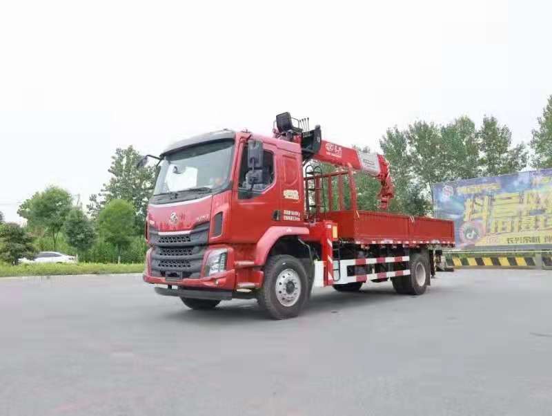 柳汽單橋長興8噸吊機(jī)