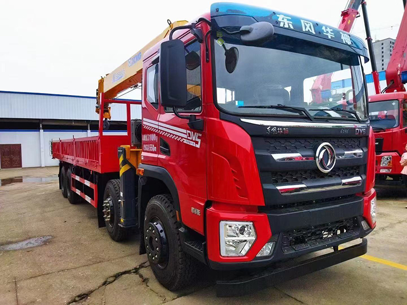 東風DV5前四后八隨車吊