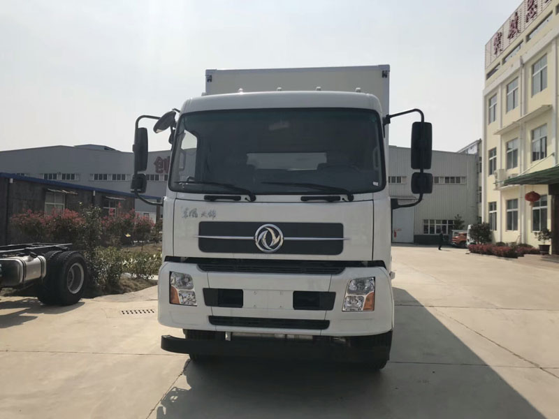 天錦8.6米(14.8噸)氣體廂式車