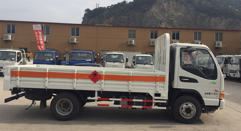 江淮駿鈴4.1米(額載3.8噸)氣瓶車